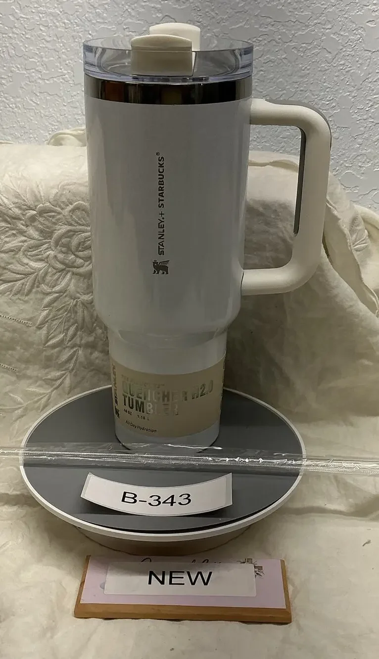 NEW IN BOX STANLEY 40oz TUMBLER WHITE B-343